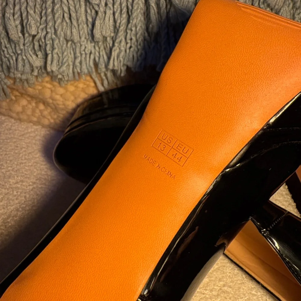 Elegant Black Platform Heels - Picture 6 of 7